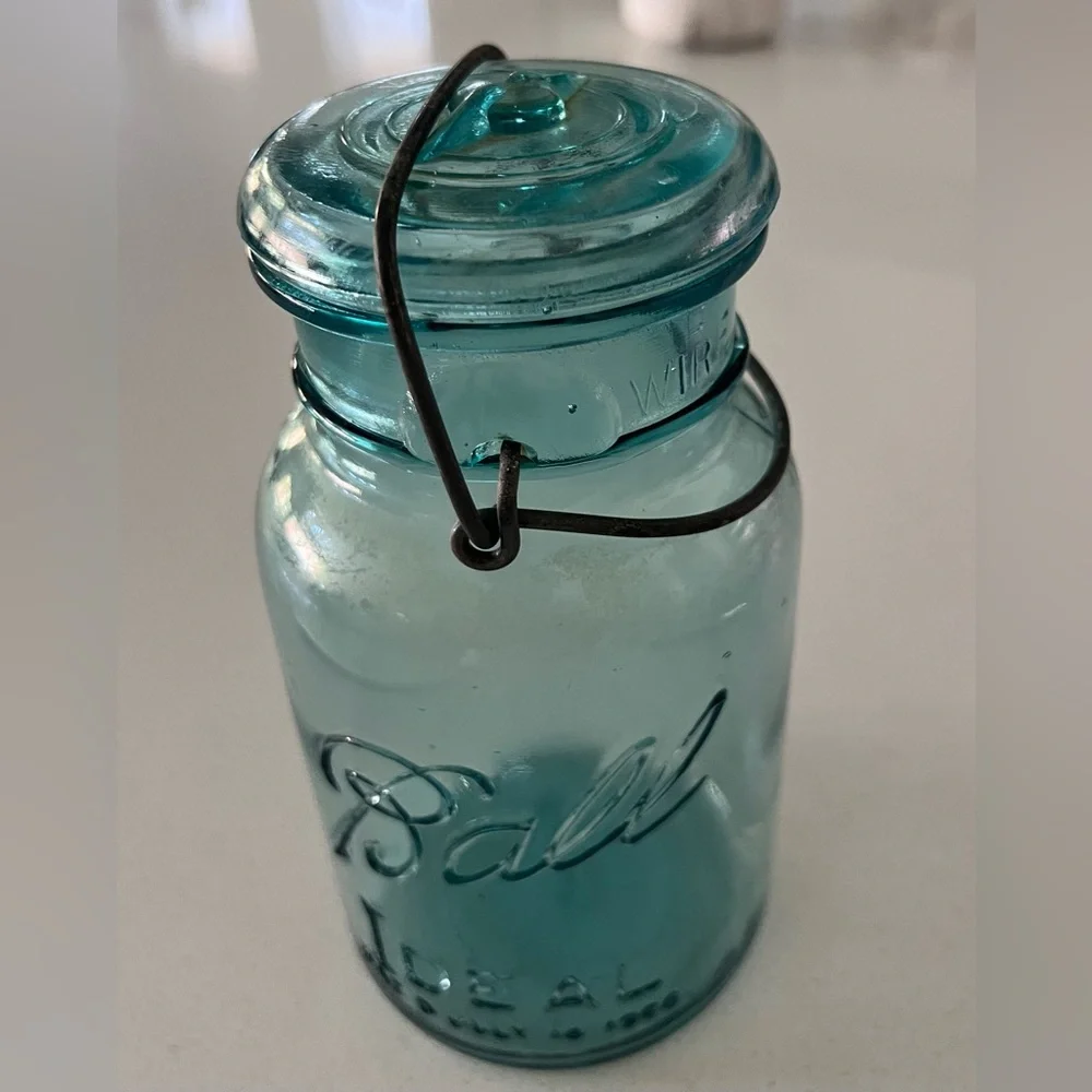 Vintage Blue‎ Ball Quart Glass Container